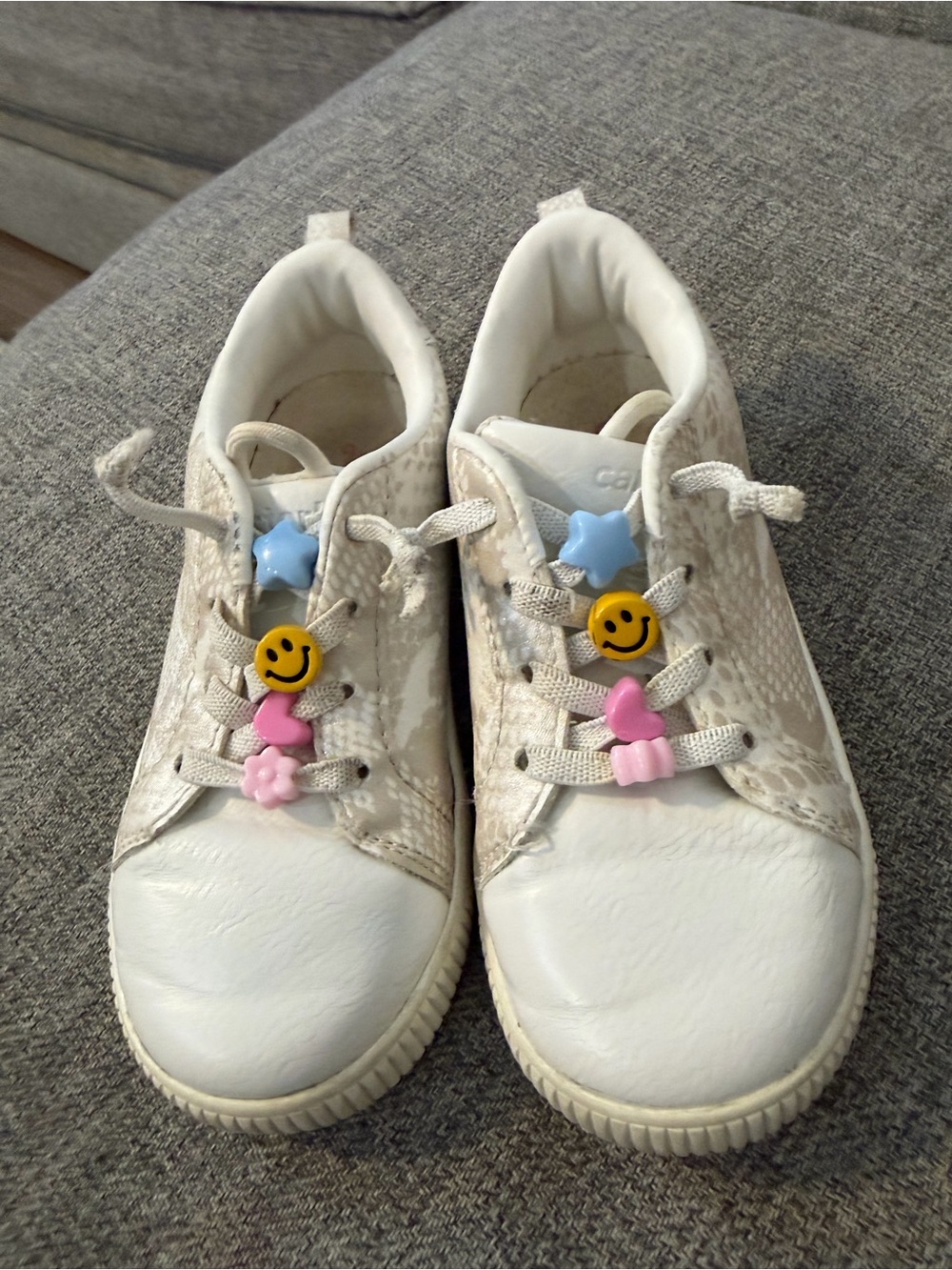 Carter's White/Tan sparkle Kids Sneakers with Smiley and Star Charms Size 9 VGUC